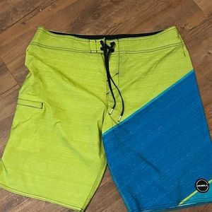 O’Neil men’s swim shorts